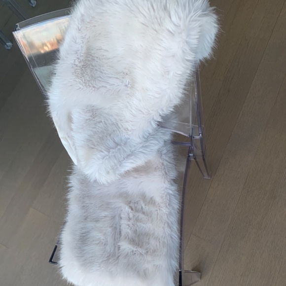 Zara Accessories - Zara White Faux Fur Oversized Scarf